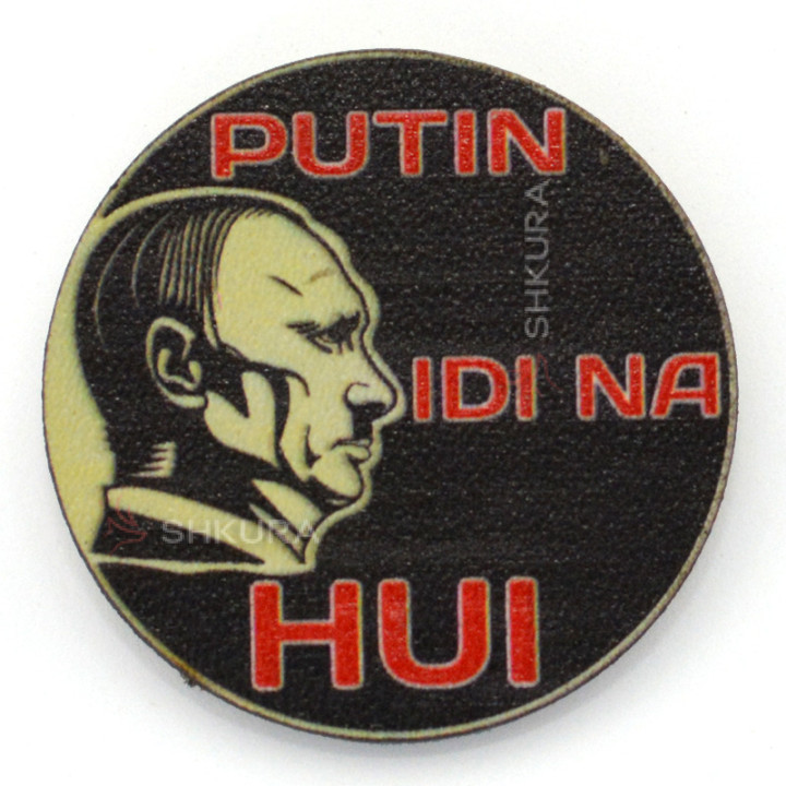 Деревянный значок "Putin idi na h*i"