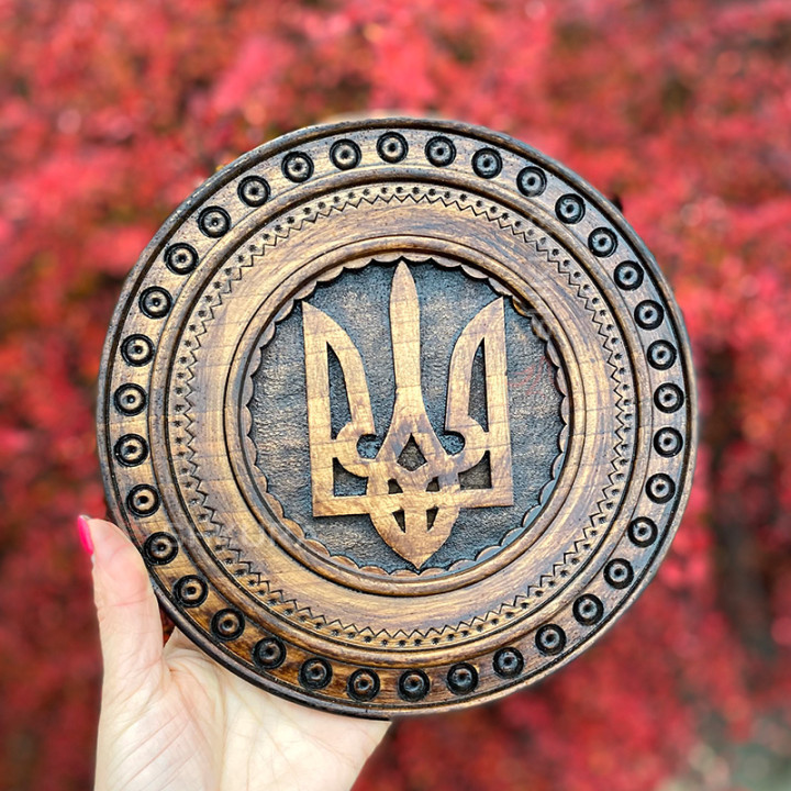 Декоративная тарелка с Гербом Украины, 21 см, темная