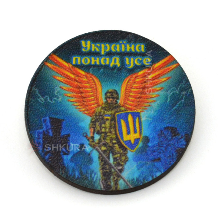 Деревянный значок "Україна понад усе"