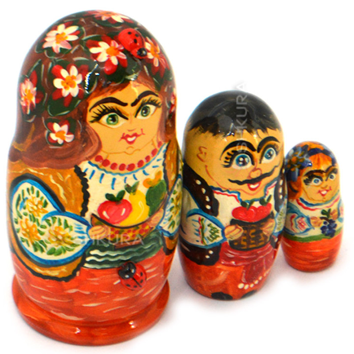 Матрьошки "Українська сім'я" 03, 3 шт. 11 см