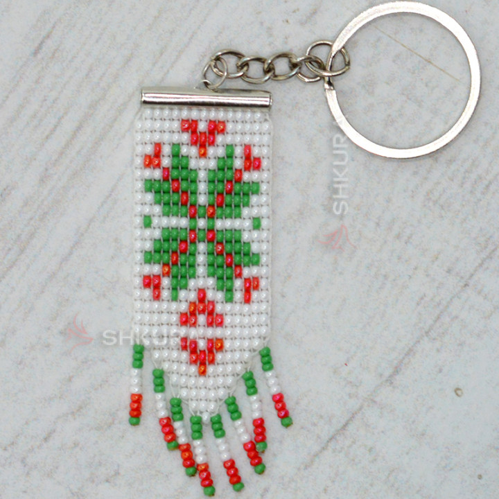 Брелок из бисера, белый