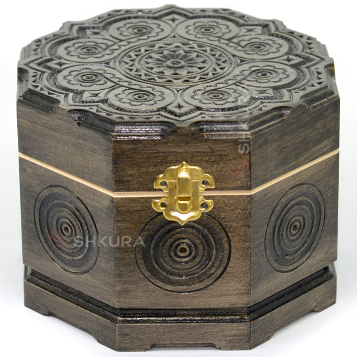 Шкатулка резная А13, 16х16 см