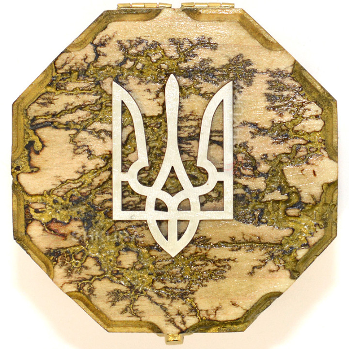 Шкатулка резная, с Гербом Украины 12х12 см А27, желтая