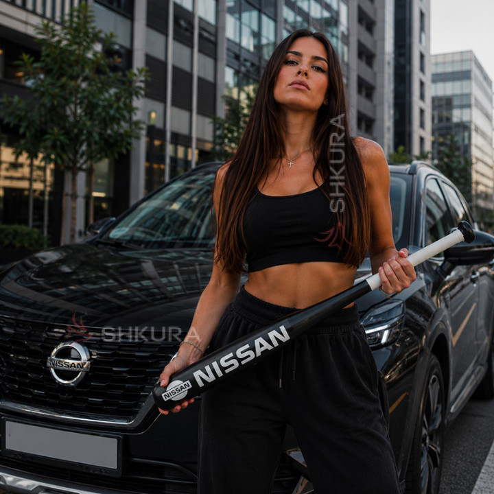 Бейсбольная бита "Nissan"