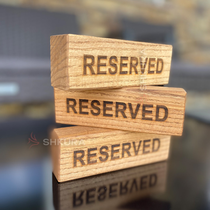 Табличка "Reserved" для ресторану М02