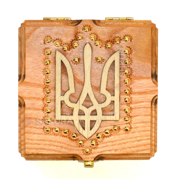 Шкатулка резная, с Гербом Украины 10х10 см, светлая, А23