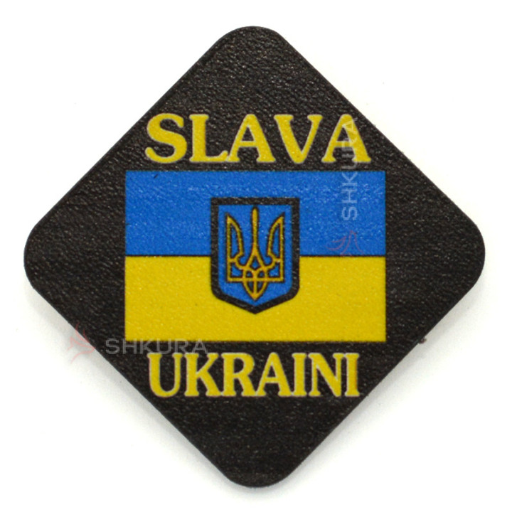 Деревянный значок "Slava Ukraini"