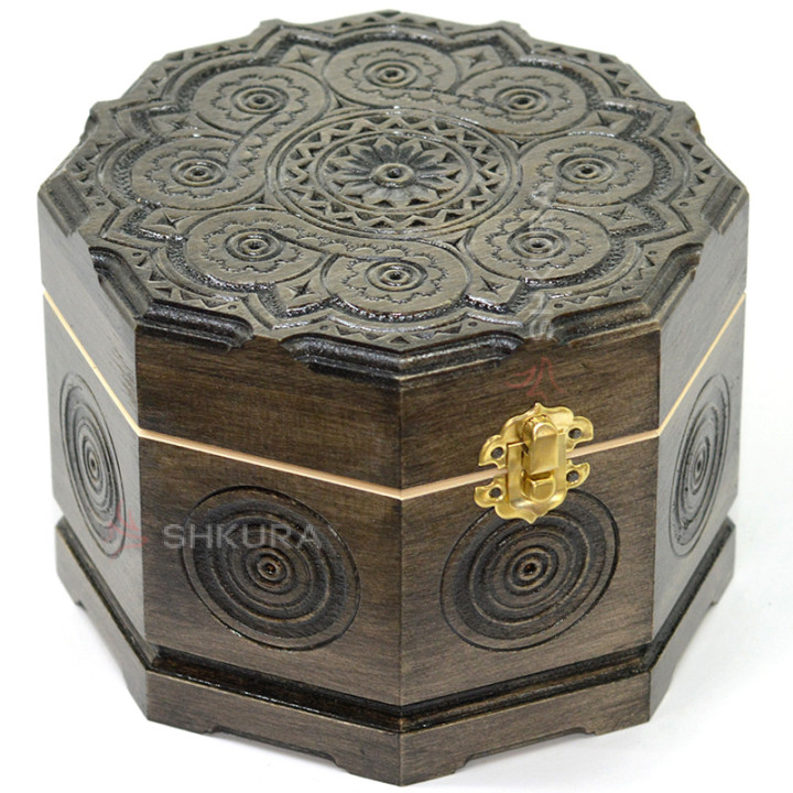 Шкатулка резная А13, 16х16 см