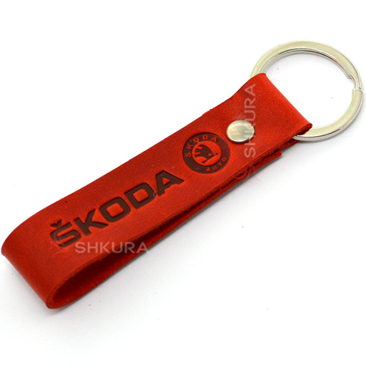 Кожаный брелок для авто “Skoda”, красный